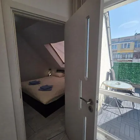 Iva's Cozy Loft Apartment Warna